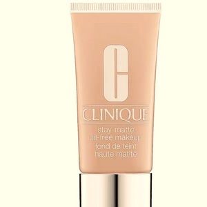 Clinique Stay-Matte Oil-Free Makeup